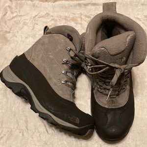 The North Face Chilkat II winter boots